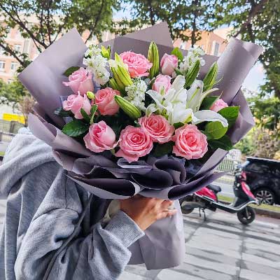 大连11朵戴安娜粉玫瑰百合，与你一起追逐梦想