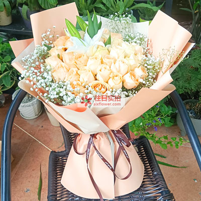 大连33朵香槟玫瑰百合，心里永远是你